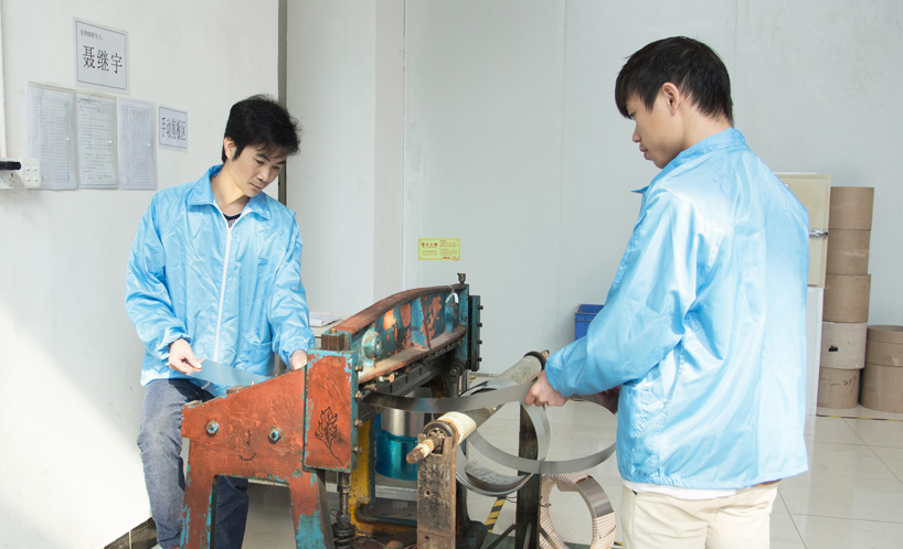 不鏽鋼材料裁剪作業